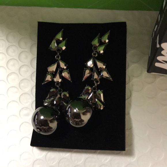 Mark drop the ball earrings - Picture 3 of 3